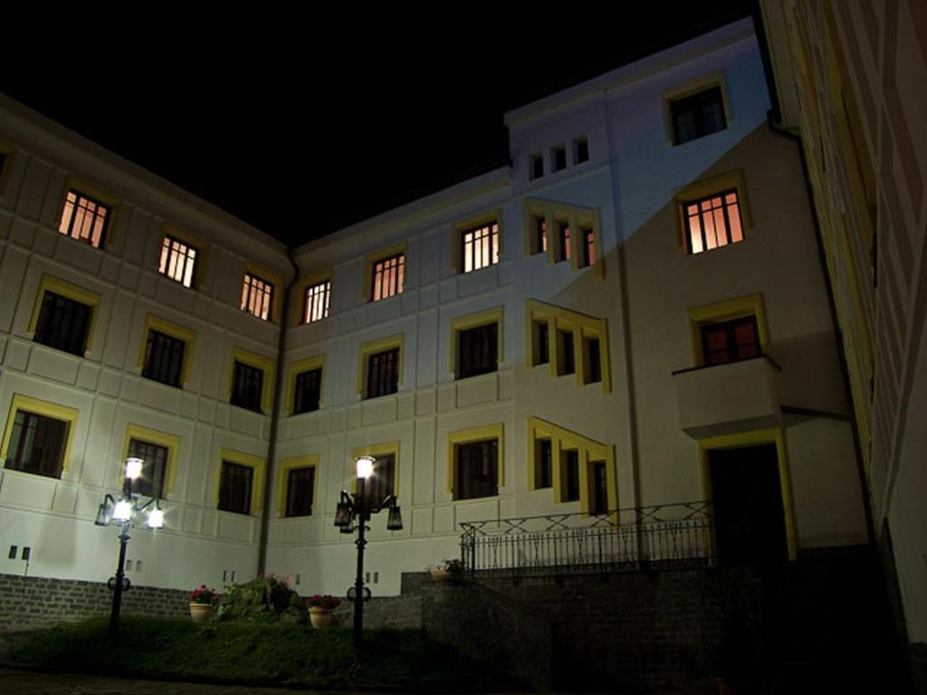 Hotel Castel Dracula Piatra Fantanele Exteriér fotografie